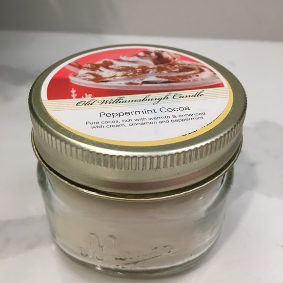 Old Williamsburgh Accents Old Williamsburgh Peppermint Cocoa Candle